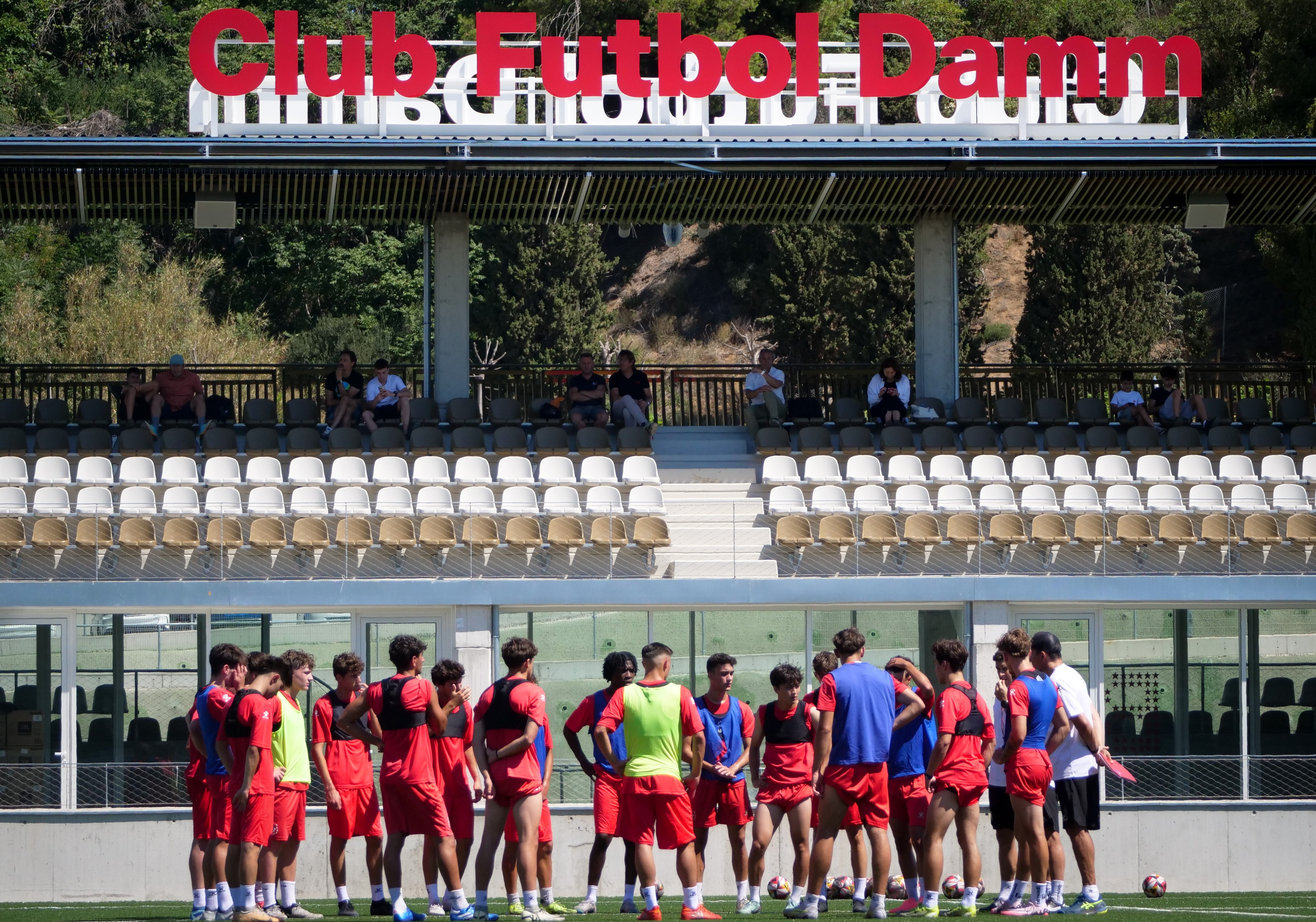 El Juvenil A del CF Damm estrena la nova Ciutat Esportiva Damm