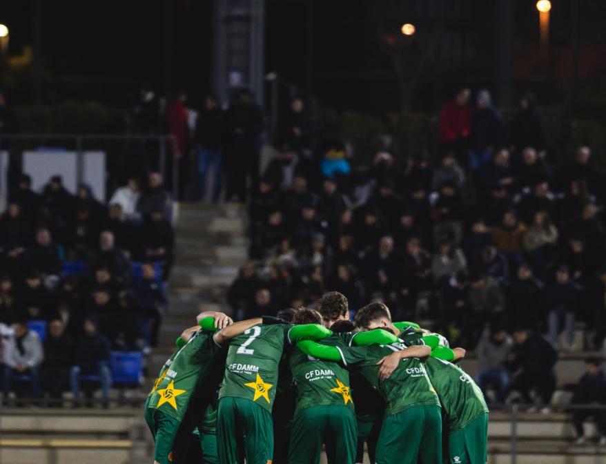 El CF Damm s'acomiada de la Copa del Rei després d'un emocionant partit contra el Barça